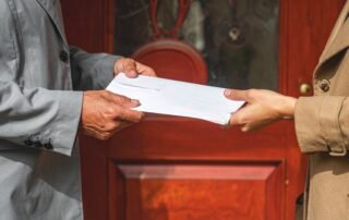 ¿Cuánto tarda en llegar una multa por drogas? Dudas y defensa legal.